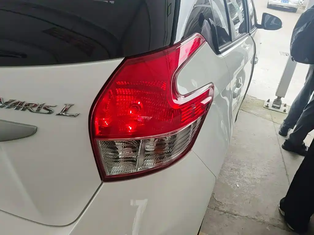 Toyota Yaris L 2016 — фото 8