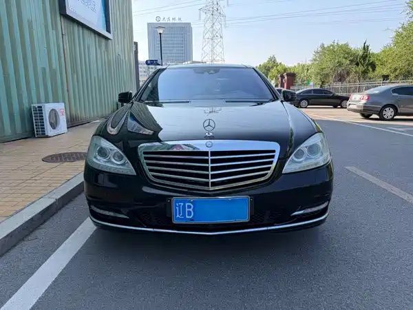 Mercedes-Benz S-Class 2011