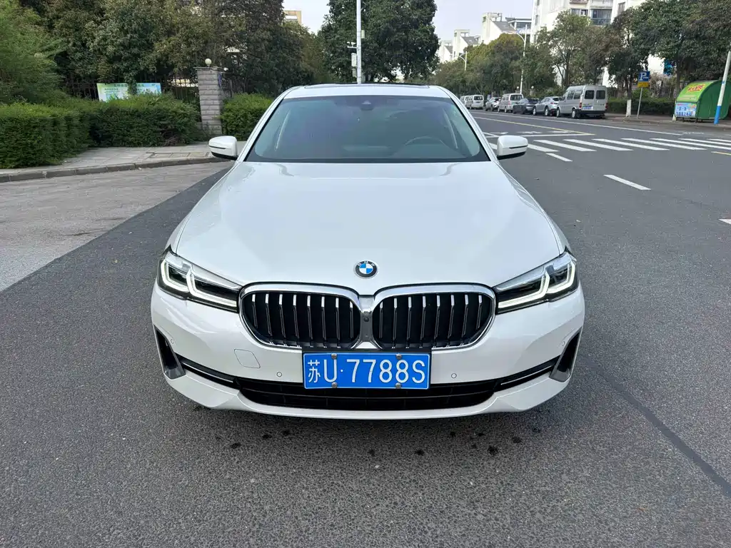 BMW 5 Series 2023 — фото 1