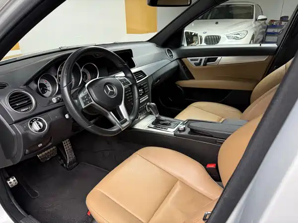 Mercedes-Benz C-Class 2011