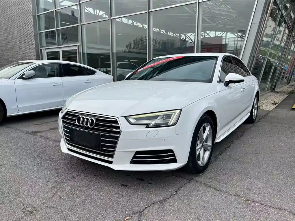 Audi A4L 2017 — фото 1