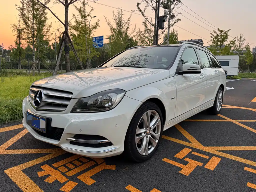 Mercedes-Benz C-Class 2011
