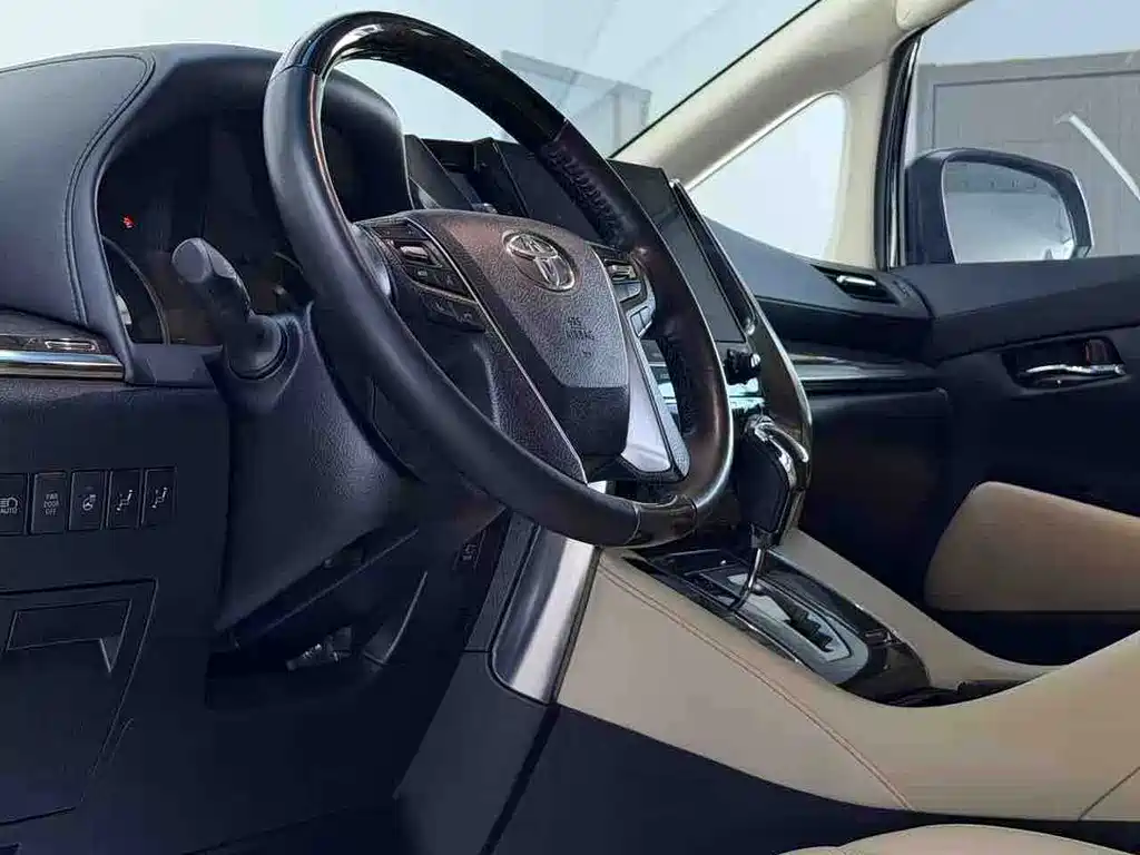 Toyota Vellfire 2021 — фото 11