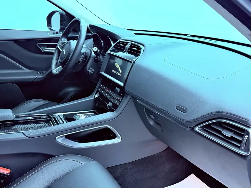 Jaguar F-PACE 2021 — фото 27
