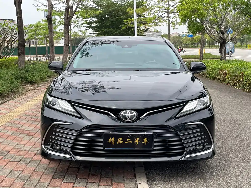 Toyota Camry 2023 — фото 2