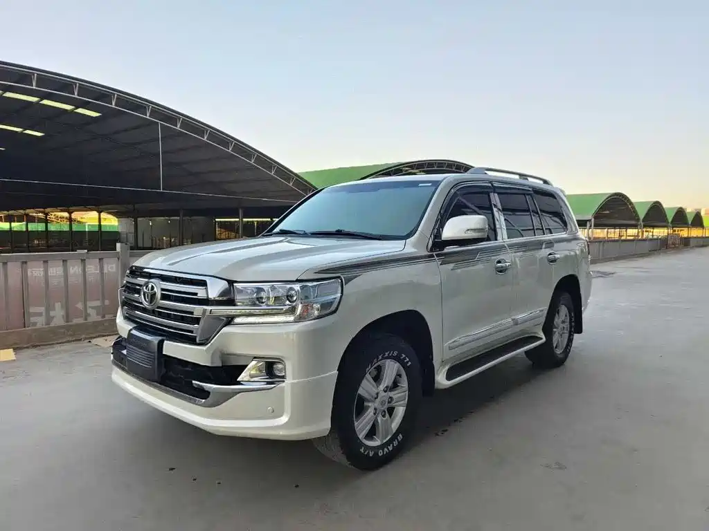 Toyota Land Cruiser 2014 — фото 1
