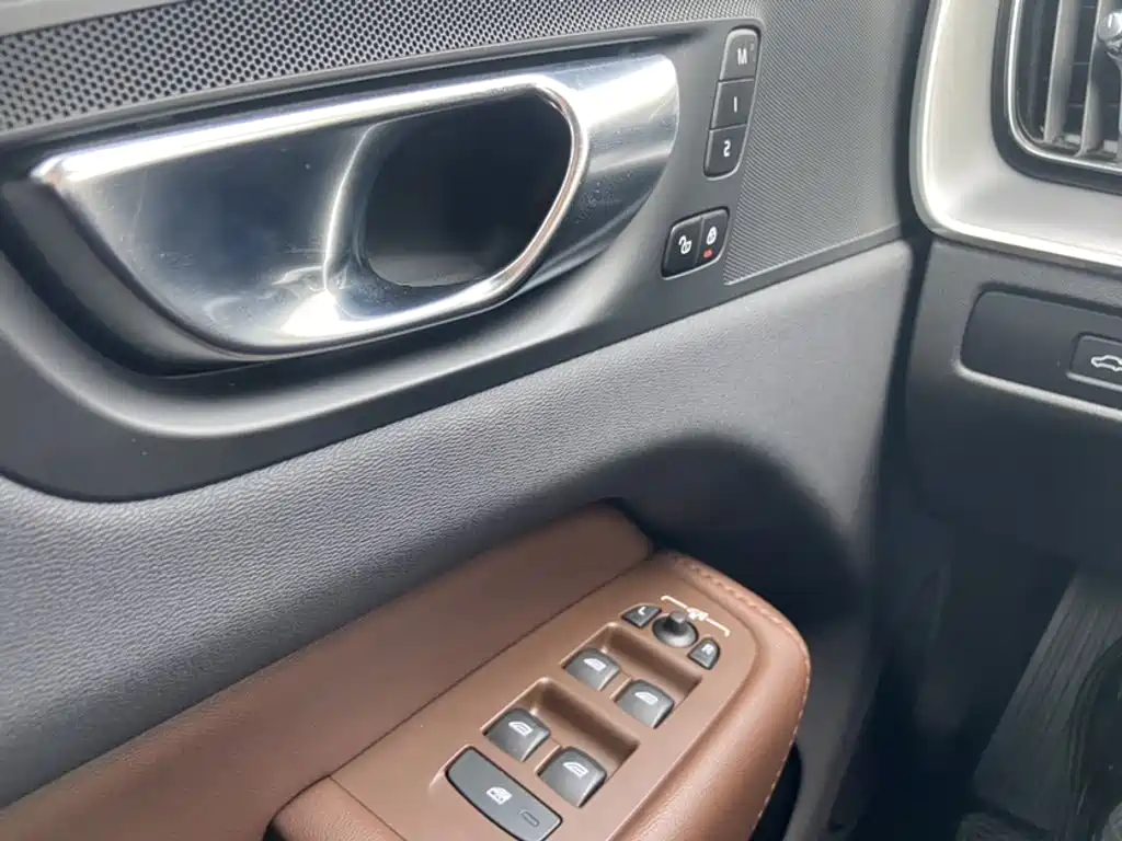 Volvo XC60 2024 — фото 13