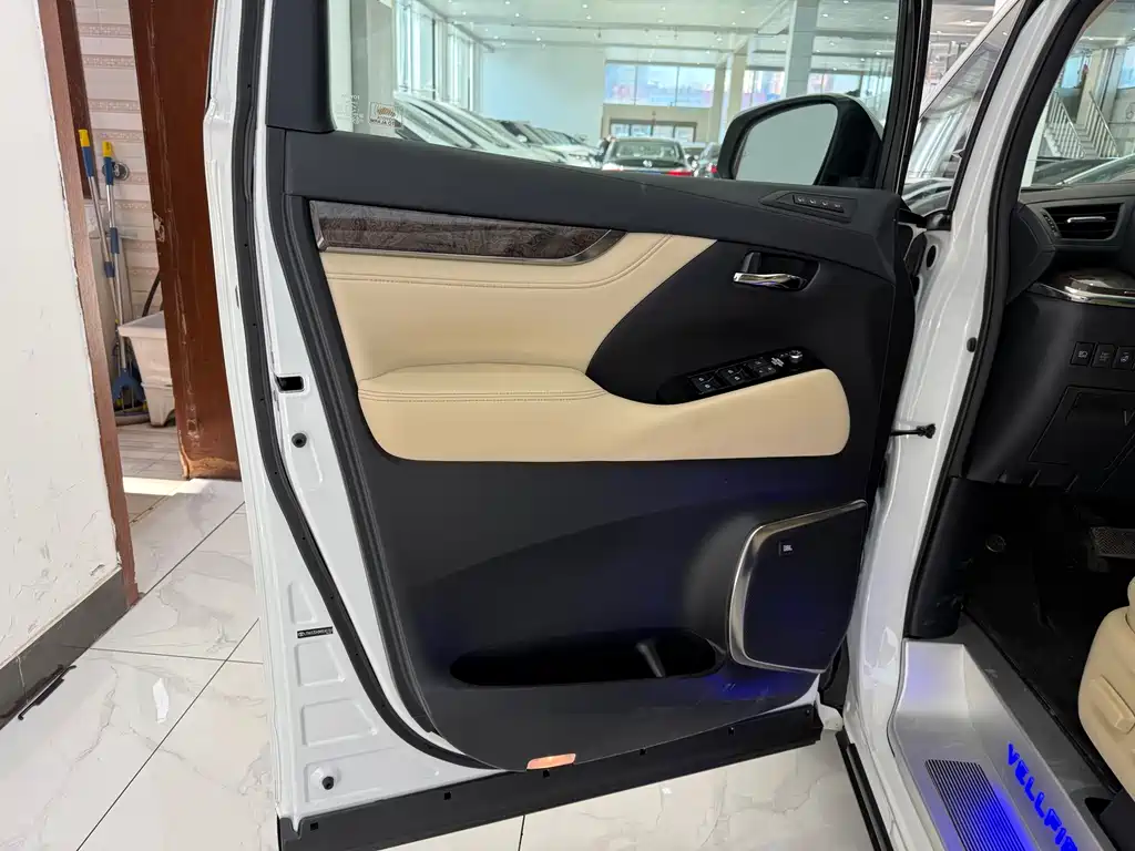 Toyota Vellfire 2021 — фото 5