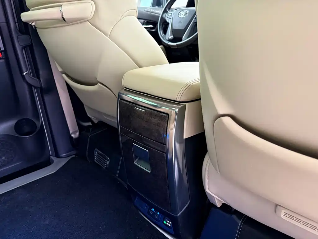 Toyota Vellfire 2021 — фото 13