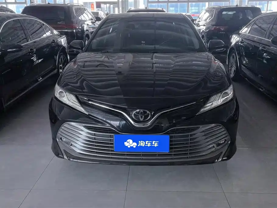 Toyota Camry 2020 — фото 2