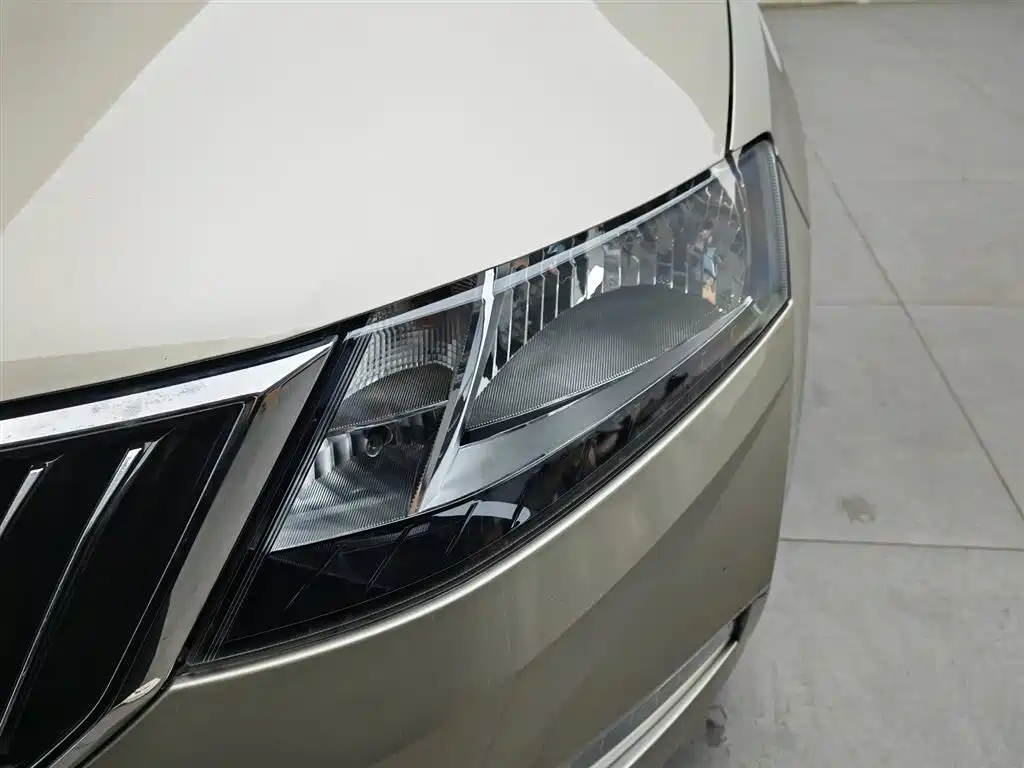 Skoda Rapid 2018 — фото 7