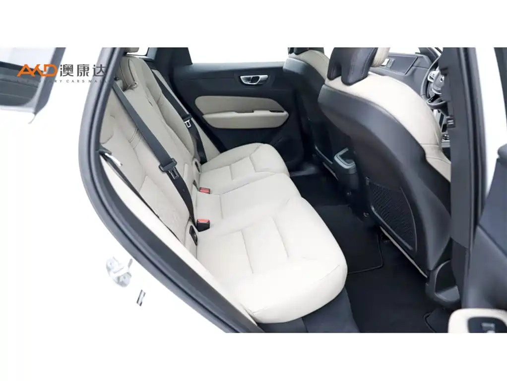 Volvo XC60 2025 — фото 8