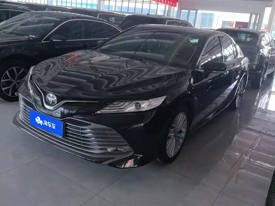 Toyota Camry 2020 — фото 1