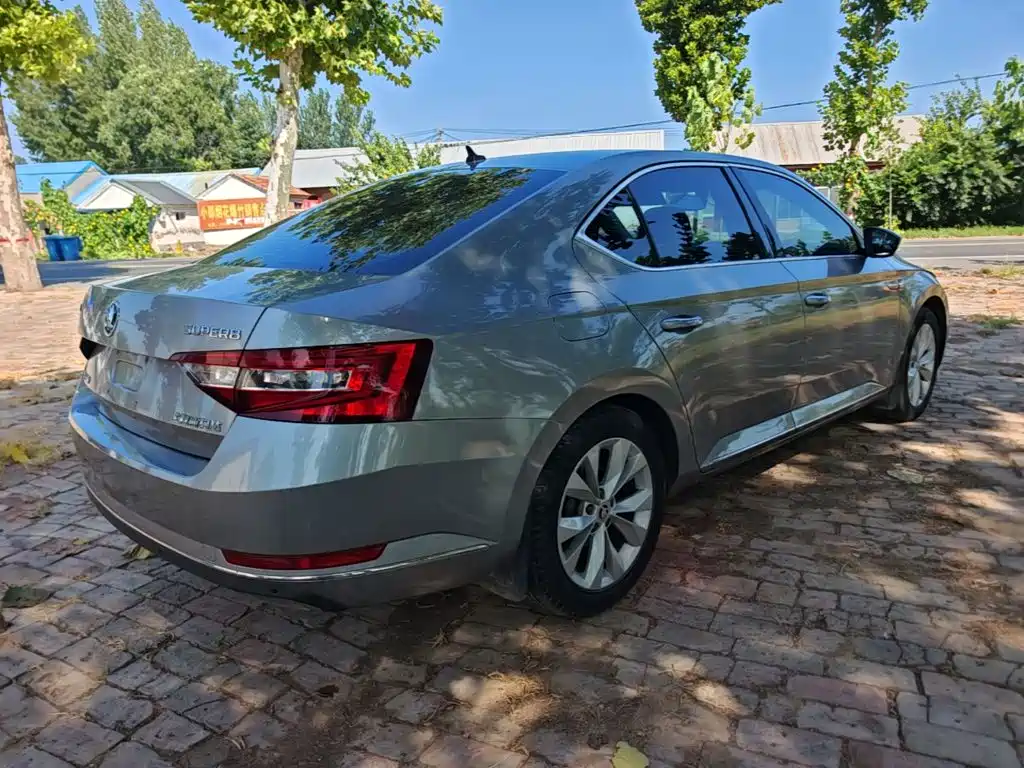 Skoda Superb 2018 — фото 7