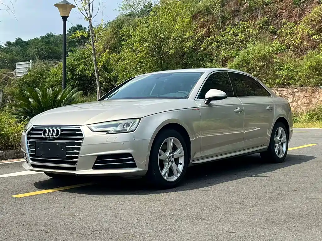 Audi A4L 2018