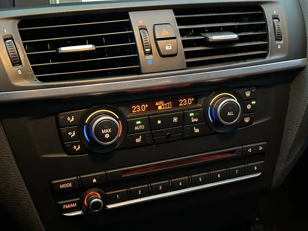 BMW X3 2012 — фото 24