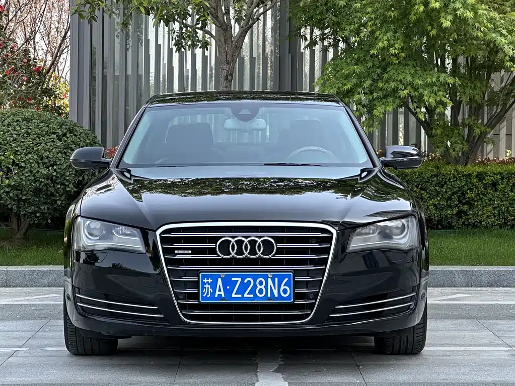 Audi A8 2011 — фото 2
