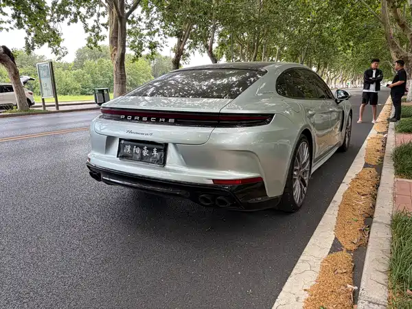 Porsche Panamera 2024