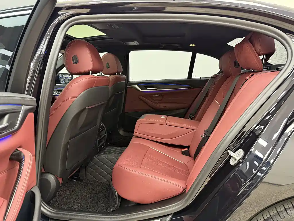 BMW 5 Series 2022 — фото 10