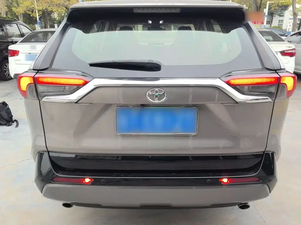 Toyota RAV4 2020 — фото 25