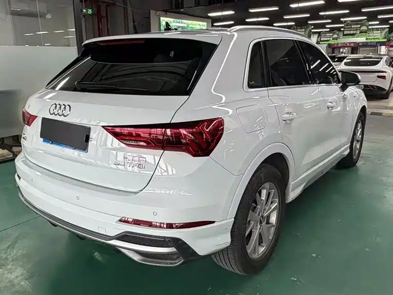 Audi Q3 2019 — фото 14
