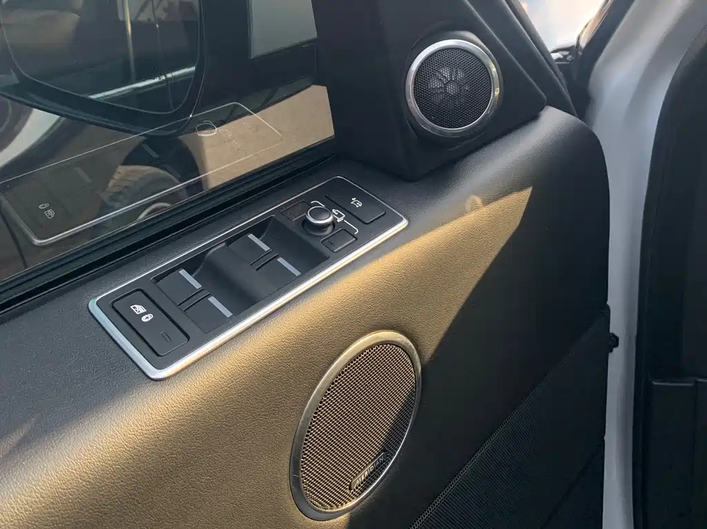 Land Rover Range Rover 2018 — фото 21