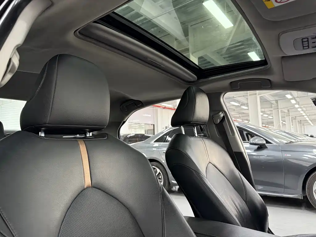 Toyota Camry 2020 — фото 14