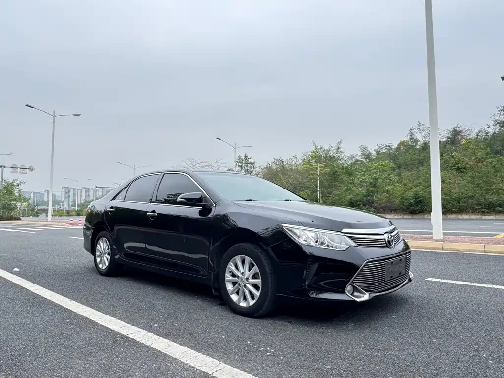 Toyota Camry 2015 — фото 2
