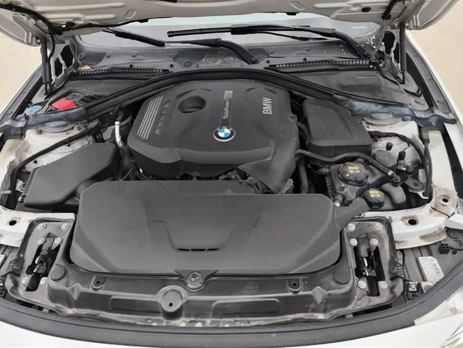 BMW 3 Series 2018 — фото 10