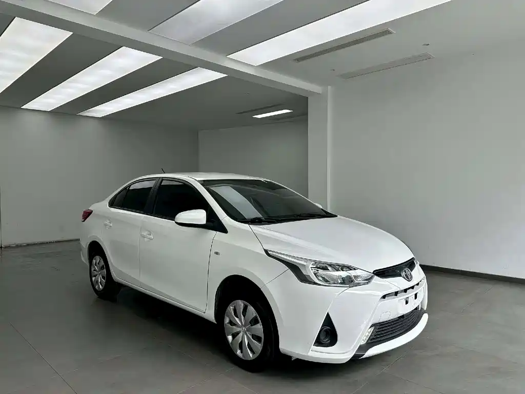 Toyota Yaris L 2022