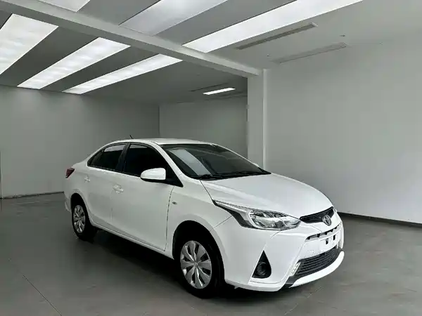 Toyota Yaris L 2022