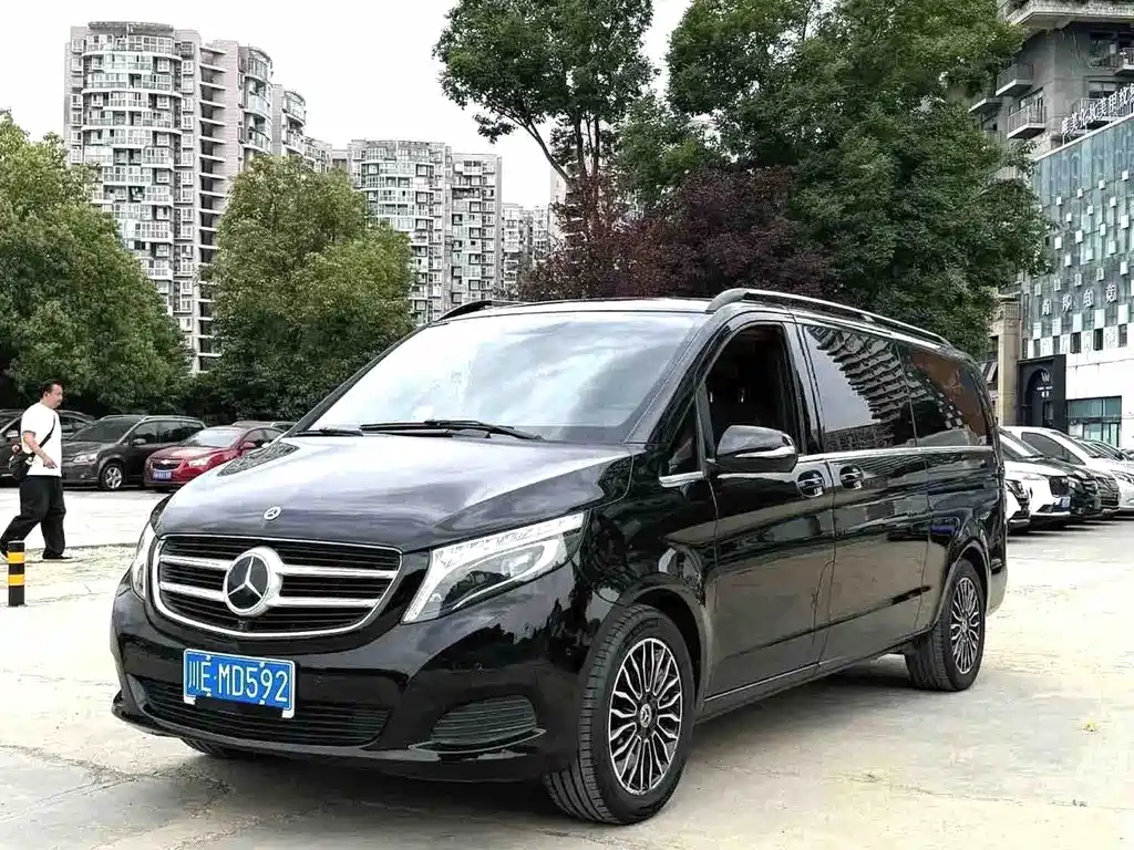 Mercedes-Benz V-Class 2019 — фото 1