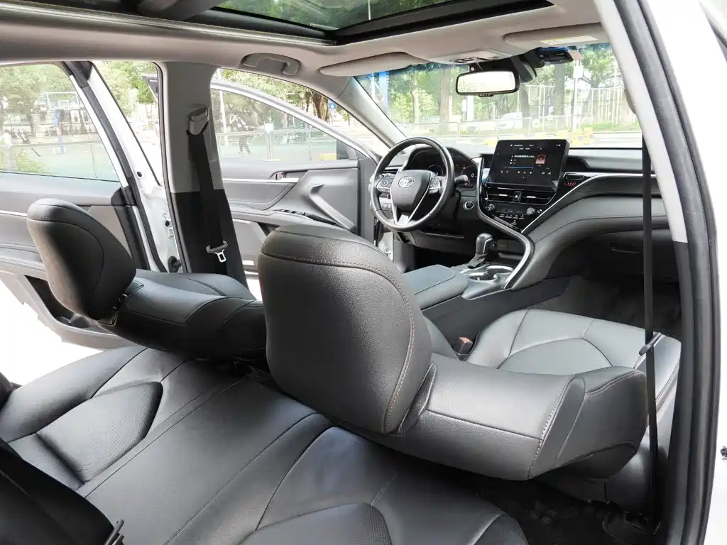 Toyota Camry 2022 — фото 11
