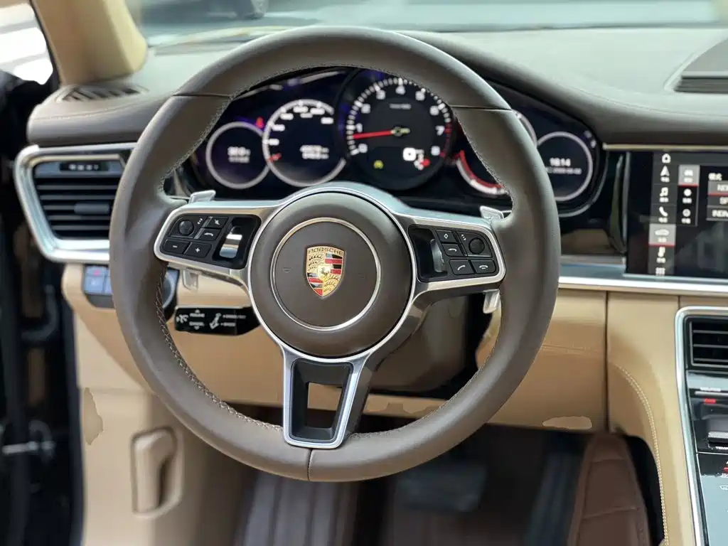 Porsche Panamera 2018 — фото 11