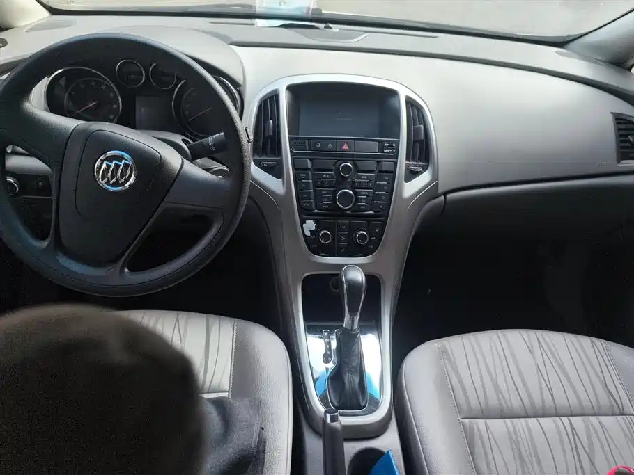 Buick Excelle 2012 — фото 12