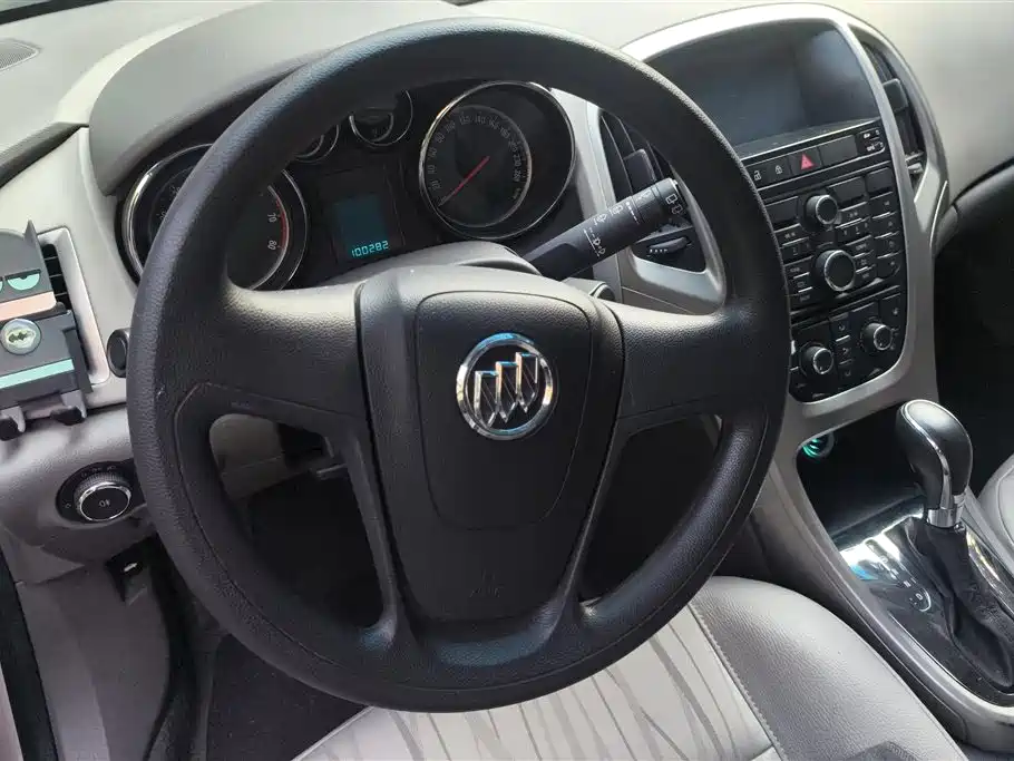 Buick Excelle 2012 — фото 15