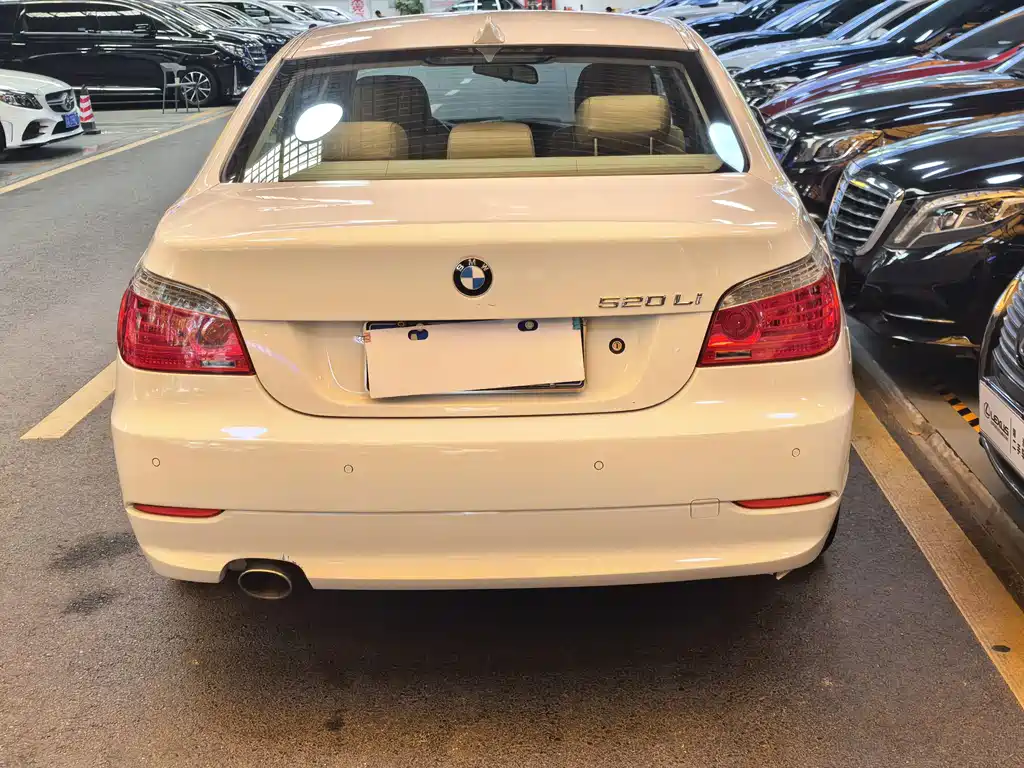 BMW 5 Series 2010 — фото 11