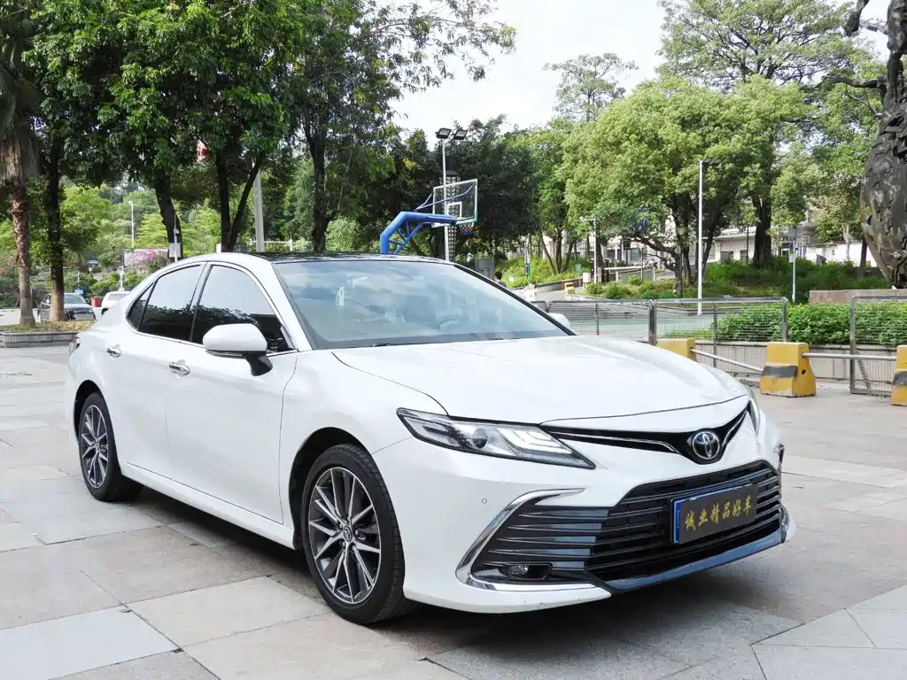 Toyota Camry 2022 — фото 3