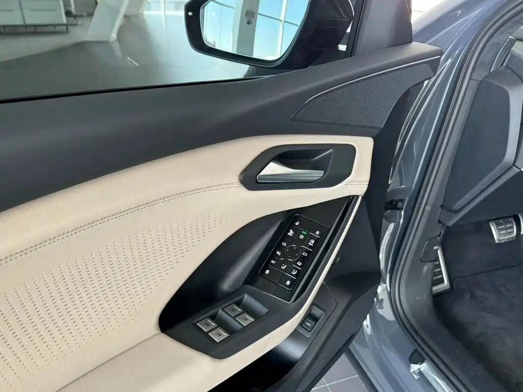 Audi Q6L E-Tron 2025 — фото 7