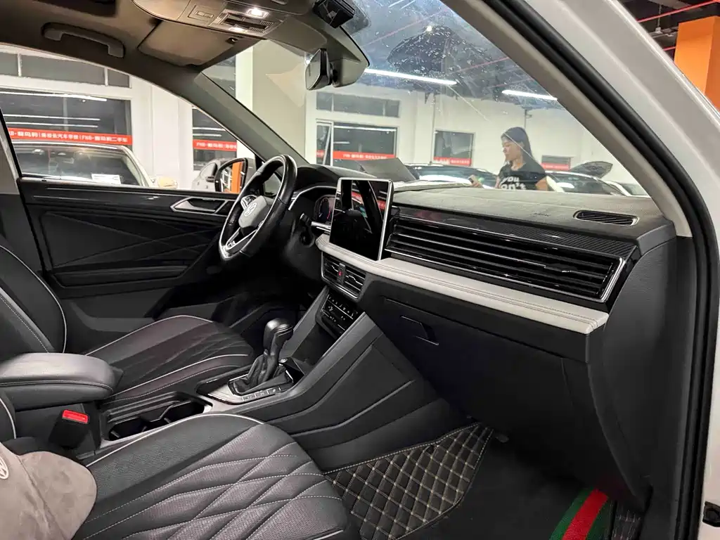 Volkswagen Tiguan L 2023 — фото 16