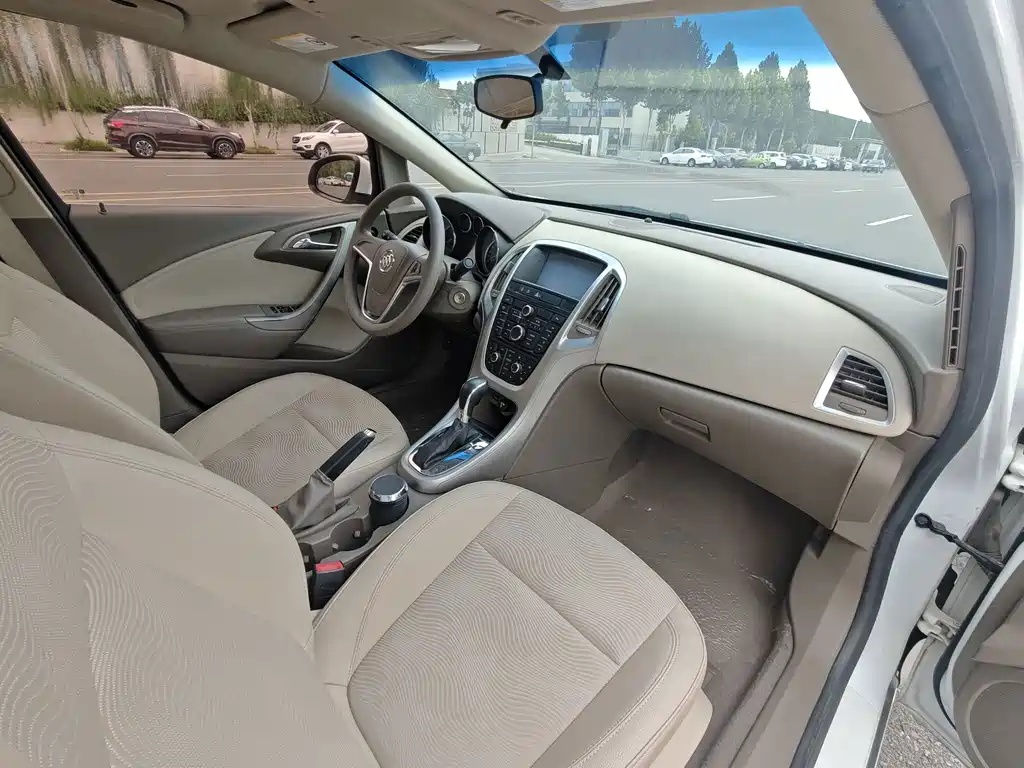Buick Excelle 2013
