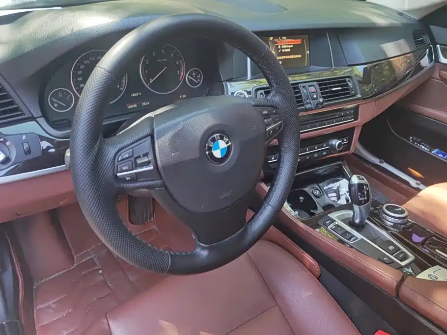 BMW 5 Series 2015 — фото 12