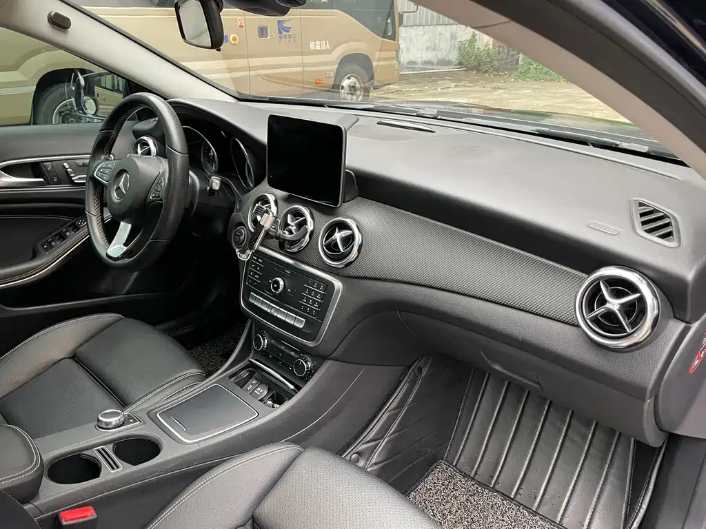 Mercedes-Benz GLA 2018 — фото 13