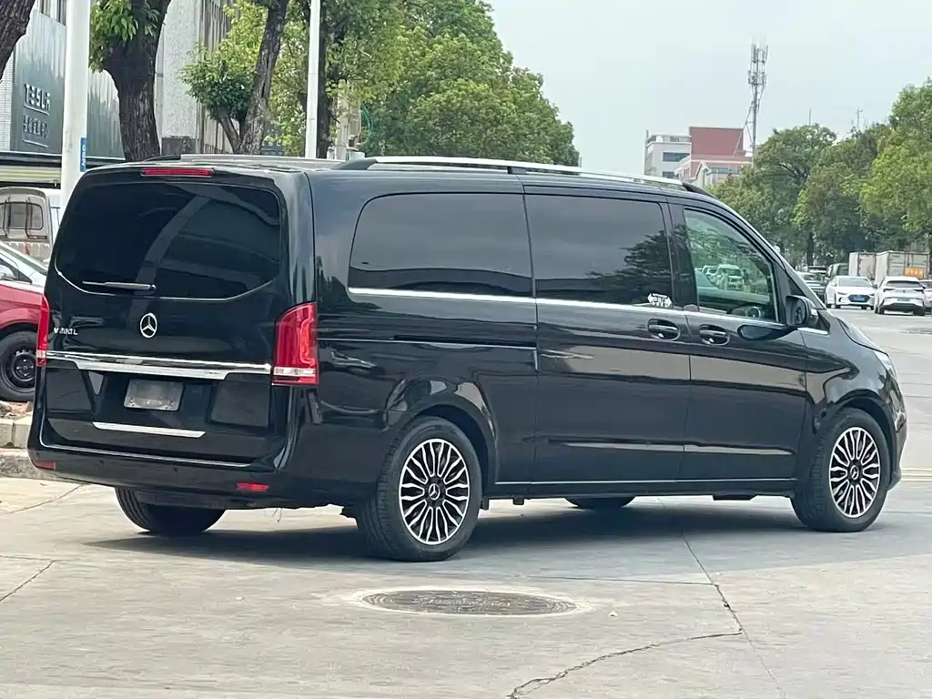 Mercedes-Benz V-Class 2018 — фото 9