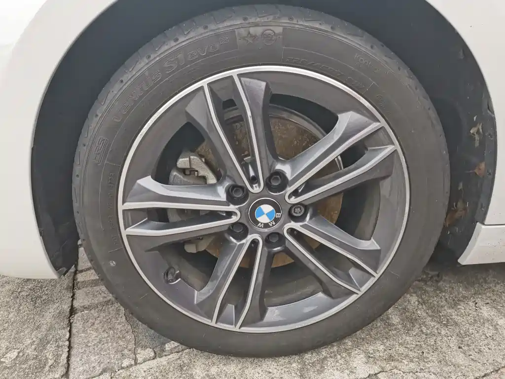 BMW 1 Series 2018 — фото 11