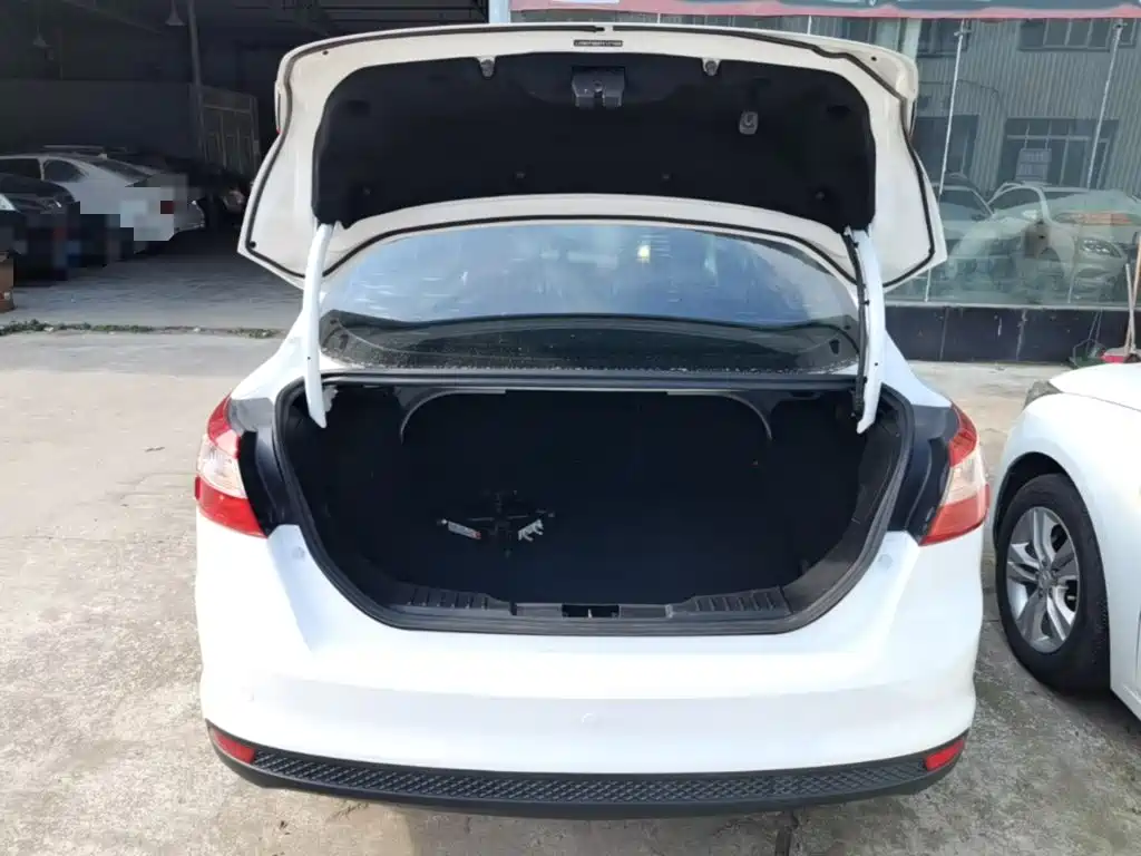Ford Focus 2015 — фото 19