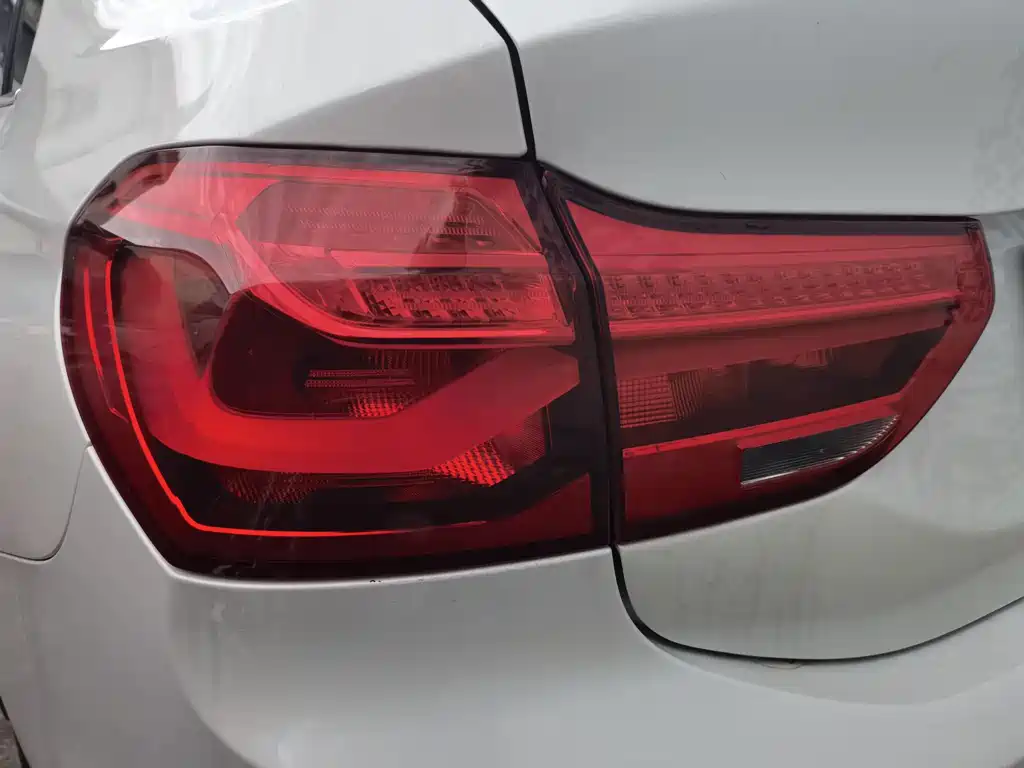 BMW 1 Series 2018 — фото 12