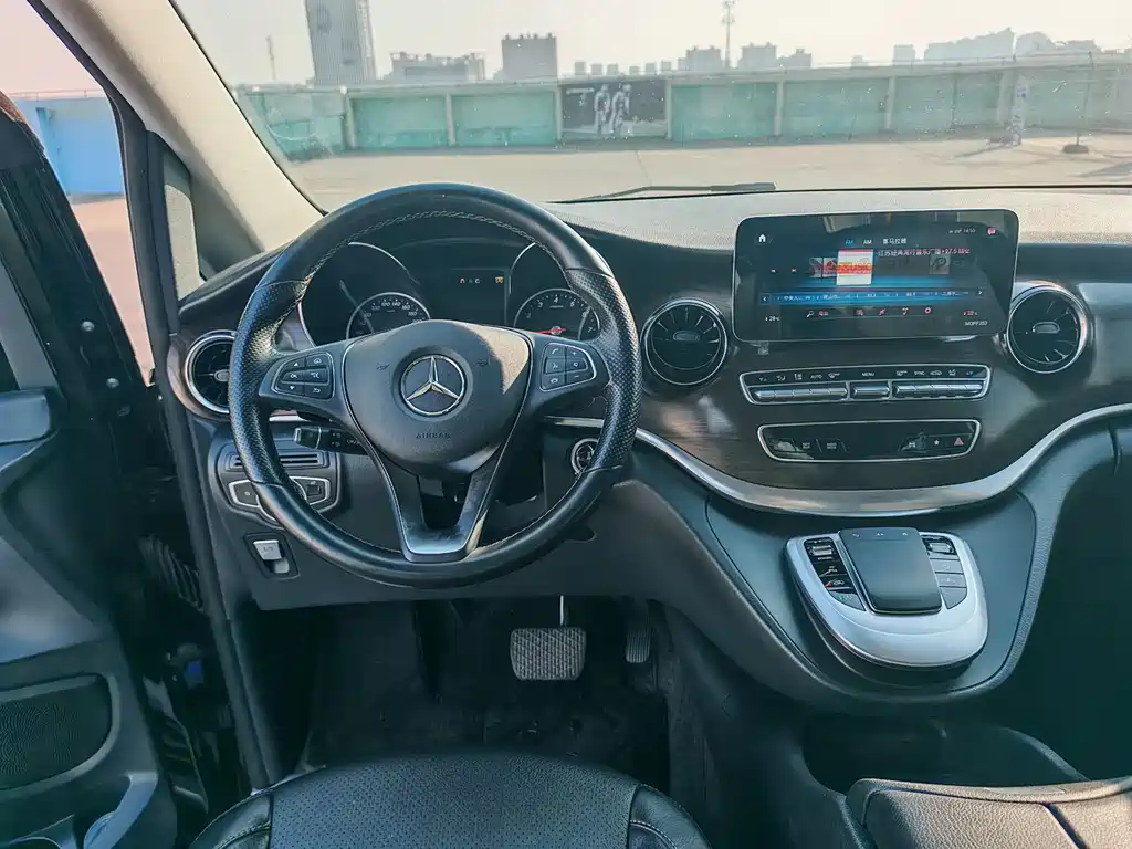 Mercedes-Benz V-Class 2021 — фото 16