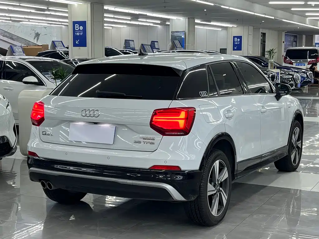 Audi Q2L 2020 — фото 15