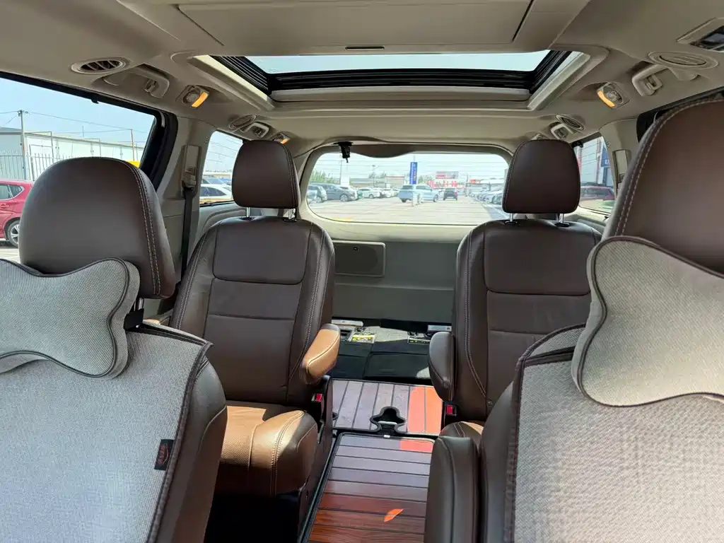 Toyota Sienna 2019 — фото 12